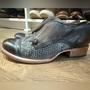 Freebird by Steven Black and Gray Textured Flats